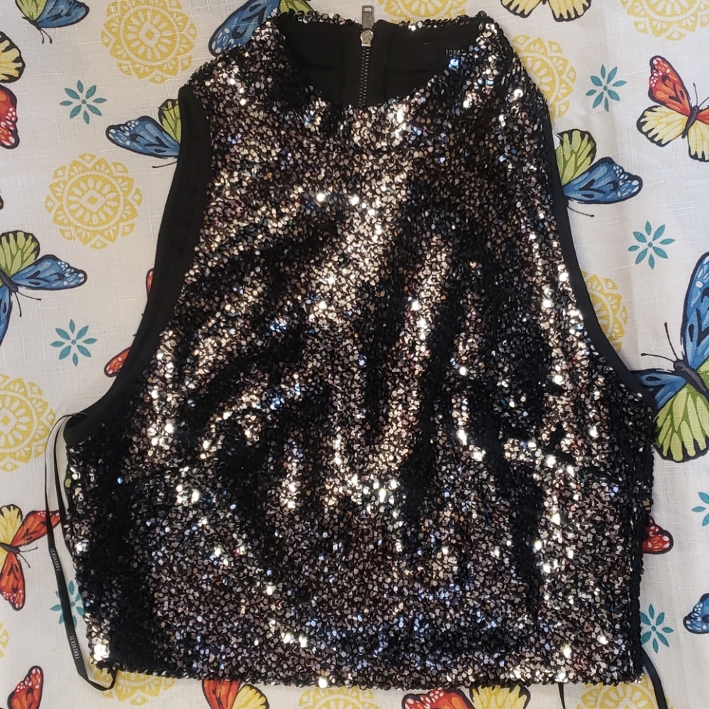 NWT! Sequence crop top (S)